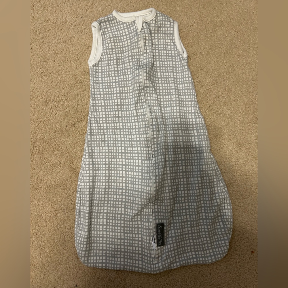 SwaddleMe Gray and White Baby Swaddle